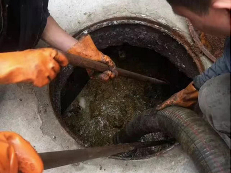 贵州清理化粪池时如何避免沼气的危害？